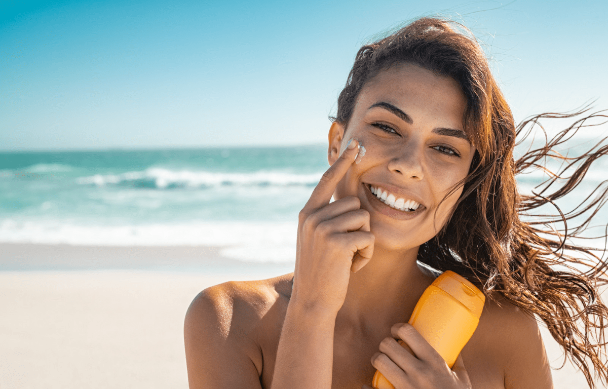 women using chemical sunscreen during pregnancy