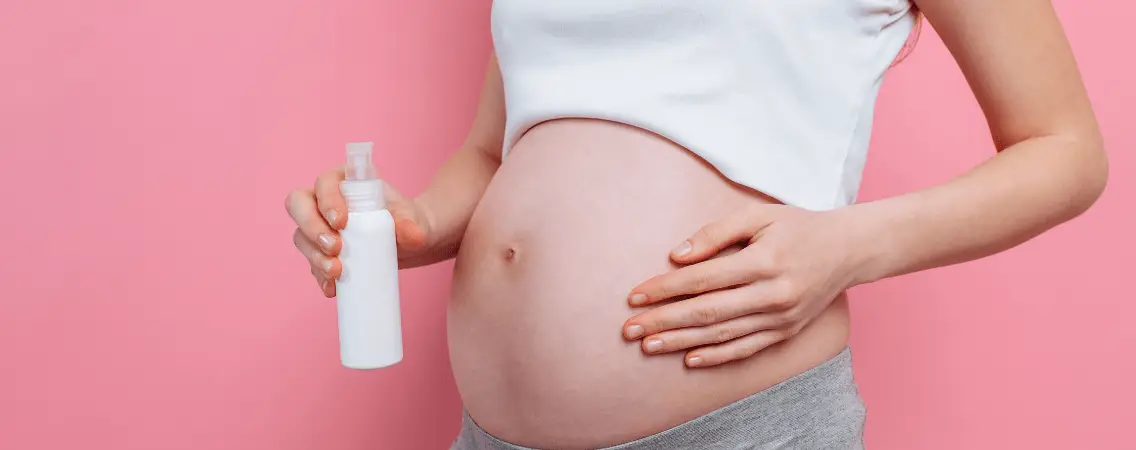 Pregnant women using the best belly oil for stretch mark prevention