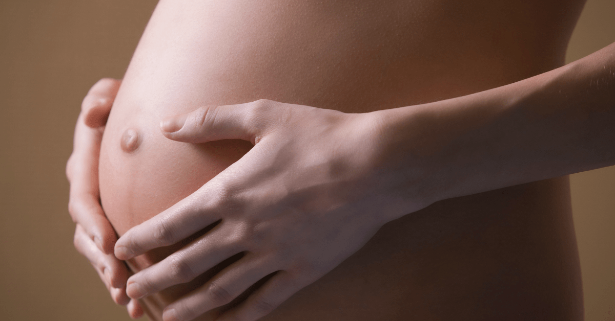 pregnant belly of women getting skin tags during pregnancy