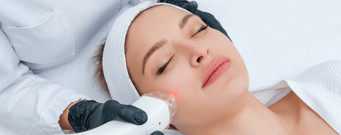 Women using red light therapy to treat pregnancy acne