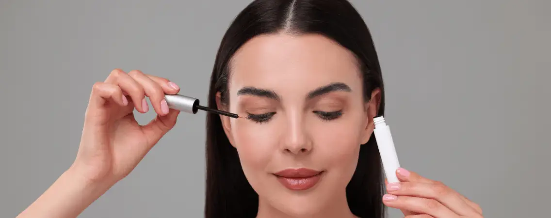 women using pregnancy safe lash serum