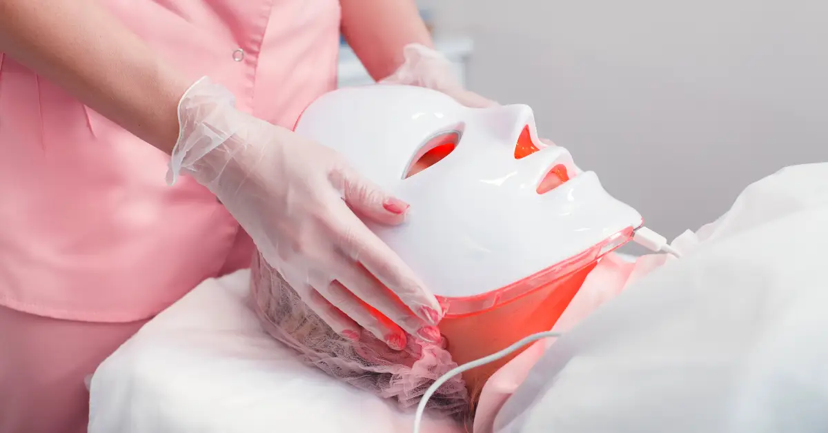 Pregnant women questioning if she can use a red light therapy face mask