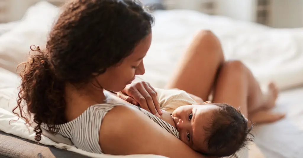 Women who is wondering if she can start using retinol again while breastfeeding